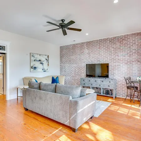 Downtown Wilmington Condo Half-Mi To Riverwalk!